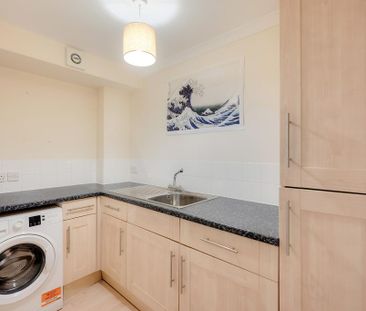 3 bedroom end of terrace house to rent - Photo 4