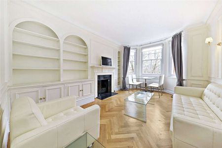 Impressive 1 bedroom period apartment, enviably located in a charming mansion block in the heart of Westminster. - Photo 5