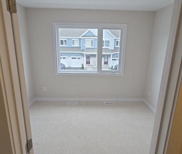 For Lease - 25 Pumice Place, Barrhaven, Ontario - Photo 2