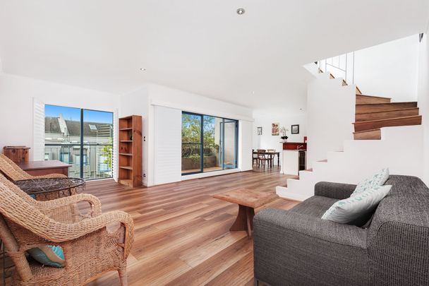 Premium Stylish Apartment with a Short Walk to North Sydney CBD - Photo 1