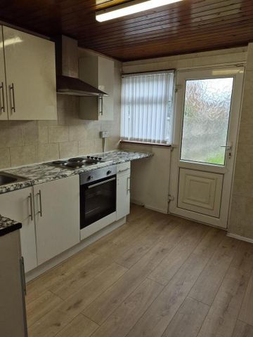 3 bedroom semi-detached house to rent - Photo 3