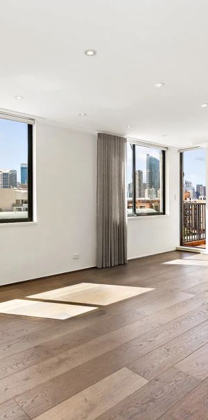 CITY SKYLINE VIEWS & VAST PRIVATE ROOFTOP ENTERTAINING AREA - Photo 1