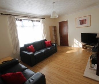 4 beds available in Durham - fully furnished, all-inclusive rent - Photo 1