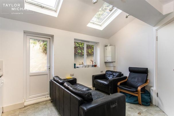 6 bedroom terraced house to rent - Photo 1