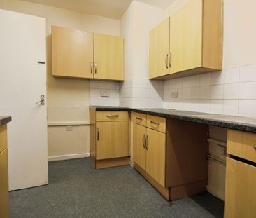 3 bedroom Flat To Let - Photo 6