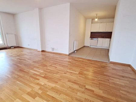 DACHGESCHOSS, gepflegte 103 m2 Neubau mit Loggia und Balkon, Wohnküche, 3 Zimmer, Wannenbad, Parketten, Holbeingasse - Photo 3