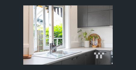 Renovated Three Bedroom Cottage - Photo 5