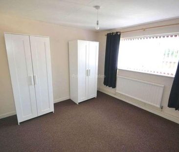 Haddon Drive, Reading, RG5 - Photo 3