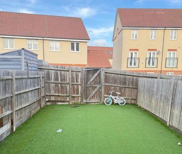 3 Bedroom House - Mid Terrace To Let - Photo 2