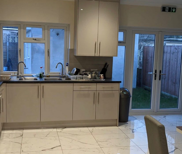 1 bedroom in a house share to rent - Photo 5