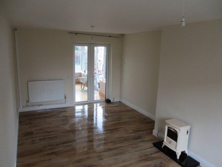 3 bedroom terraced house to rent - Photo 2