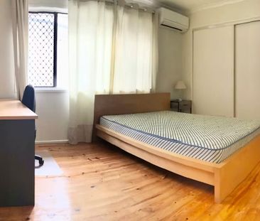 Fully furnished Southport Home, Female Only - Photo 3