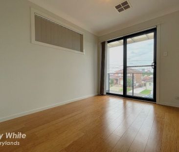 Spacious Family Duplex - Photo 2