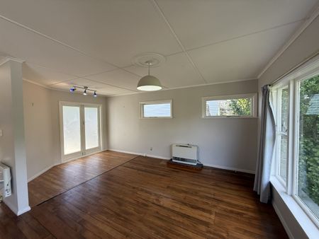136 Broderick Street, Johnsonville - Photo 2