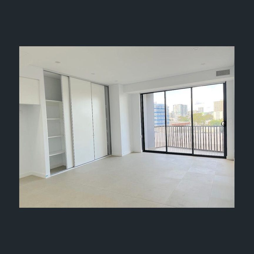 Bright North Facing One Bedroom -Furnished option available upon request! - Photo 1