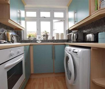 Station Road, Gidea Park, Romford, RM2 - Photo 6