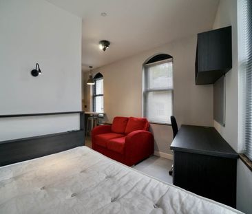 Studio 3, 207 High Street - Photo 2