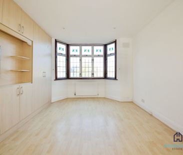 FRIERN BARNET LANE , LONDON, N11 - Three Bedroom House To Rent - £5... - Photo 1