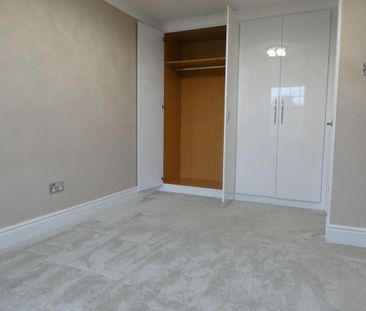 2 bedroom mews to rent - Photo 6