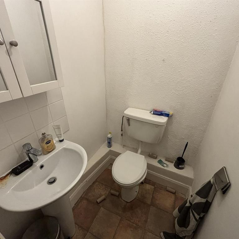 4 bedroom apartment to rent - Photo 1