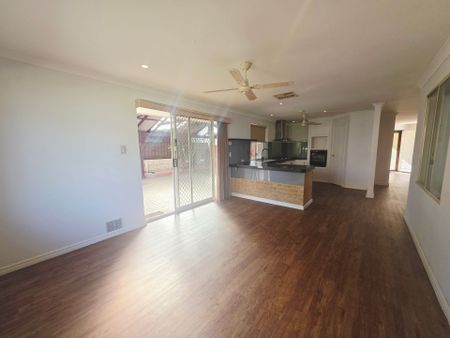 Spacious Family Home with Versatile Living Areas in Elevated Cul-De-Sac Location - Photo 3
