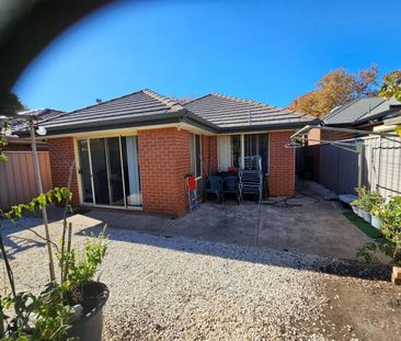House 3 br, Ens & Bath close to shoppings & schools, 5 km to Adelai... - Photo 1