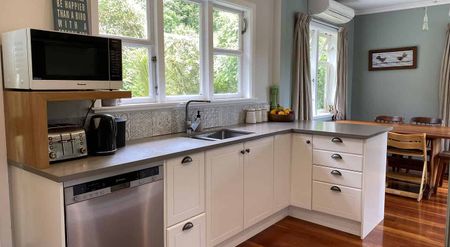 Sun drenched warm Karori home with green vistas - Photo 4