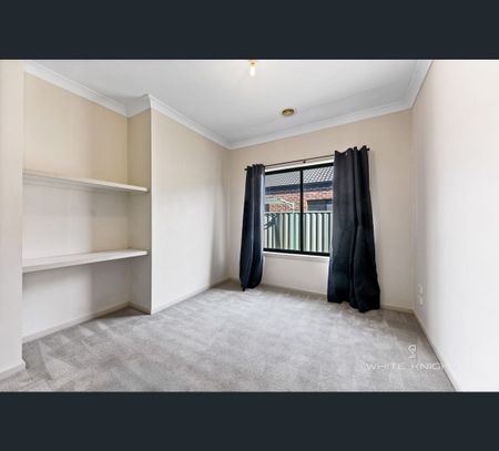 7 Viewbank Walk, Caroline Springs, Vic 3023 - Photo 2