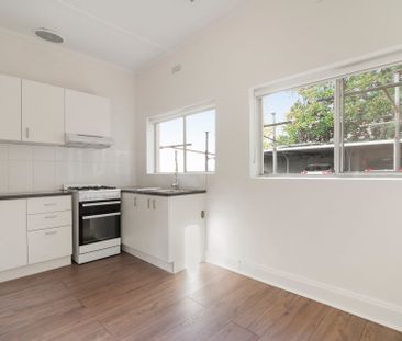 Studio Apartment Available In Desirable Toorak - Photo 1