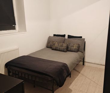 Room in a Shared House, Amberton Crescent, LS8 - Photo 5