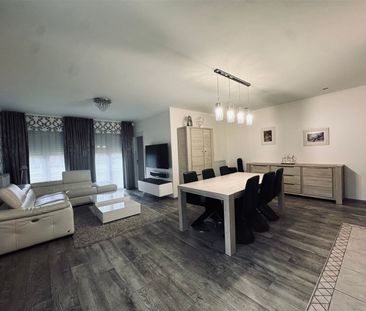 Open bebouwing met vijf slaapkamers, grote tuin en zwembad - Photo 2