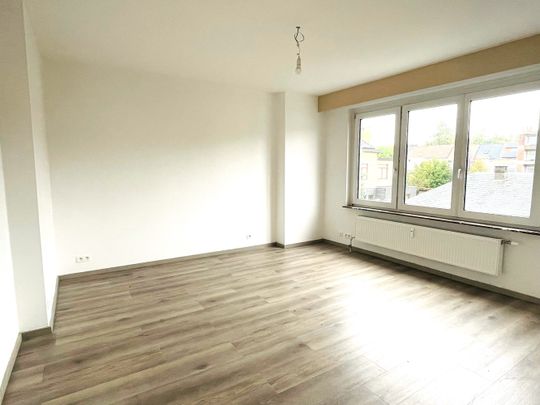 volledig vernieuwd appartement gelegen in een klein gebouw op de 2e verdieping - Photo 1