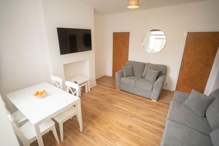 4 bedroom terraced house to rent - Photo 3