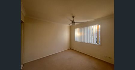 Stylish Townhouse in Gated Benowa Estate - Photo 2