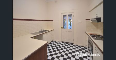 Charming Circur Home in the Heart of East Victoria Park - Photo 5