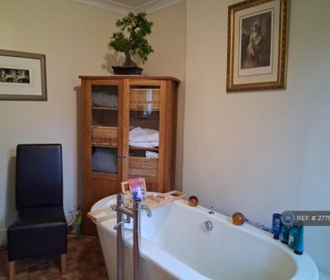 1 bedroom in a house share to rent - Photo 3