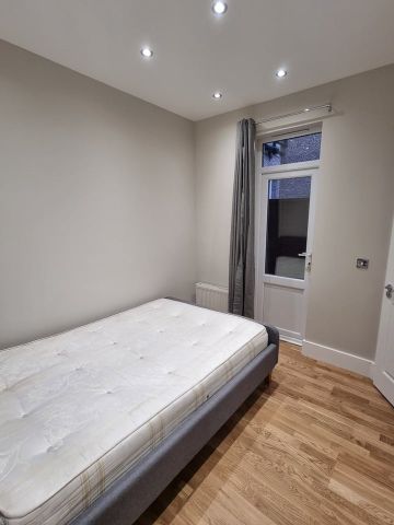 3 Bed Flat, Fairlight Road, SW17 - Photo 3