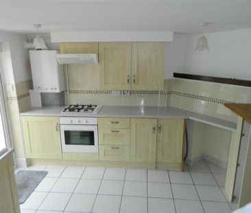 2 bedroom terraced house to rent - Photo 2