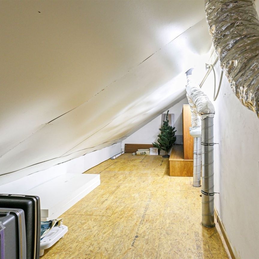 Woning met 2 slpks, tuin en 2 autostaanplaatsen - Photo 1