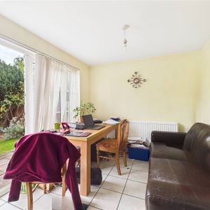 Chatteris Way, Reading Chatteris Way, Reading - Photo 2