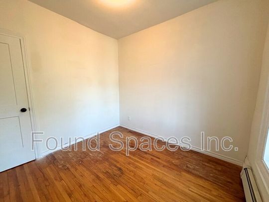 $1,899 / 2 br / 1 ba / 328 James st N unit 2 - Photo 1