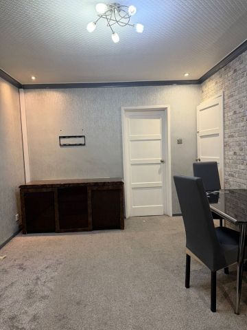 1 Bed Flat, Foxcroft Road, LS6 - Photo 3