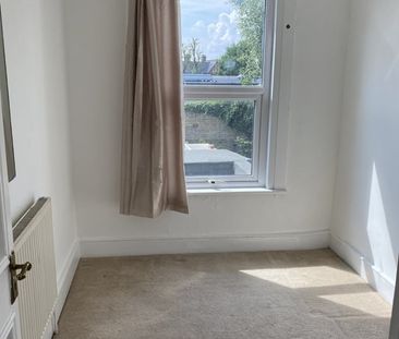 3 Bed Terraced House, The Links, E17 - Photo 4