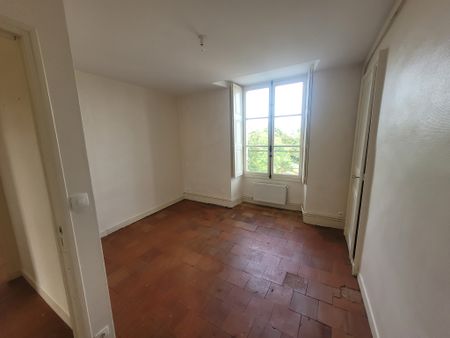 Location Appartement 3 pièces 52m² SABLE SUR SARTHE 72300 - Photo 3