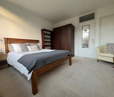 Room in a Shared Flat, Garden Royal, SW15 - Photo 3