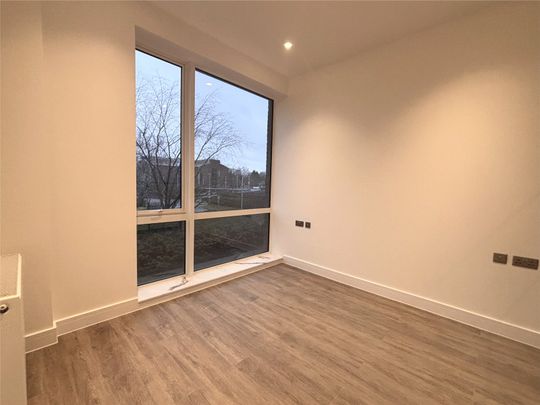 Roop House, Fleet, Hampshire, GU51 - Photo 1