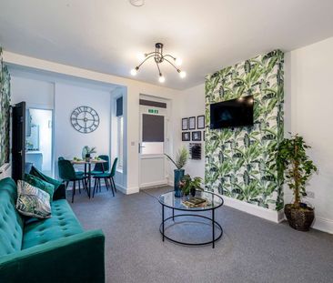 🌟 Stylish Ground Floor Double Room with Private Entrance & Off-Suit... - Photo 6