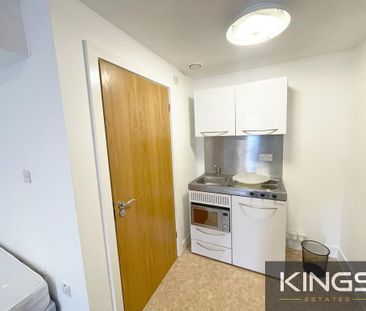Studio to rent - Photo 2