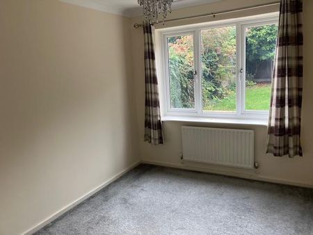 4 bedroom detached house to rent - Photo 2