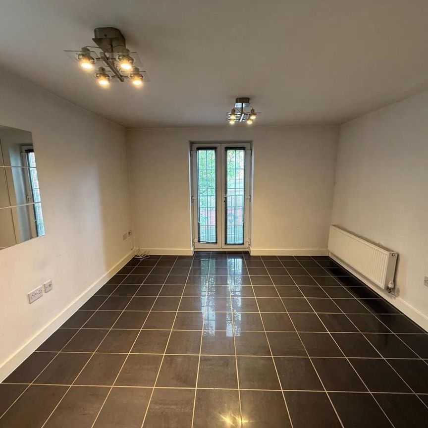 2 bedroom Flat To Let - Photo 1